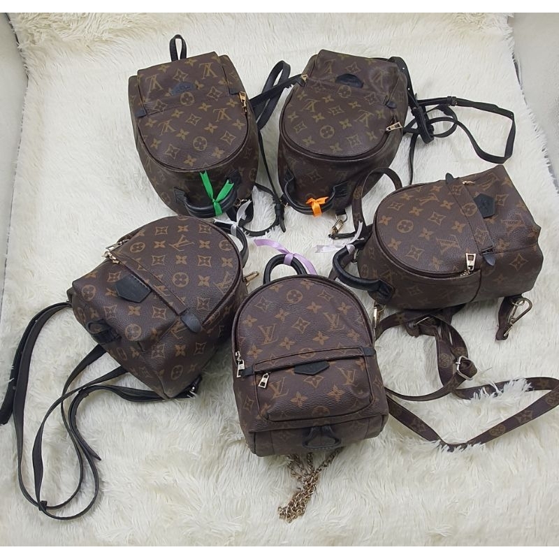Used กระเป๋ามือสอง กระเป๋าเป้ Mini มือสอง ปั๊มลายแบรนด์ LV ขนาด ยาว 6"x สูง 8"x ฐาน 3"[พร้อมส่งจาก กทม.]รายละเอียดด้านใน