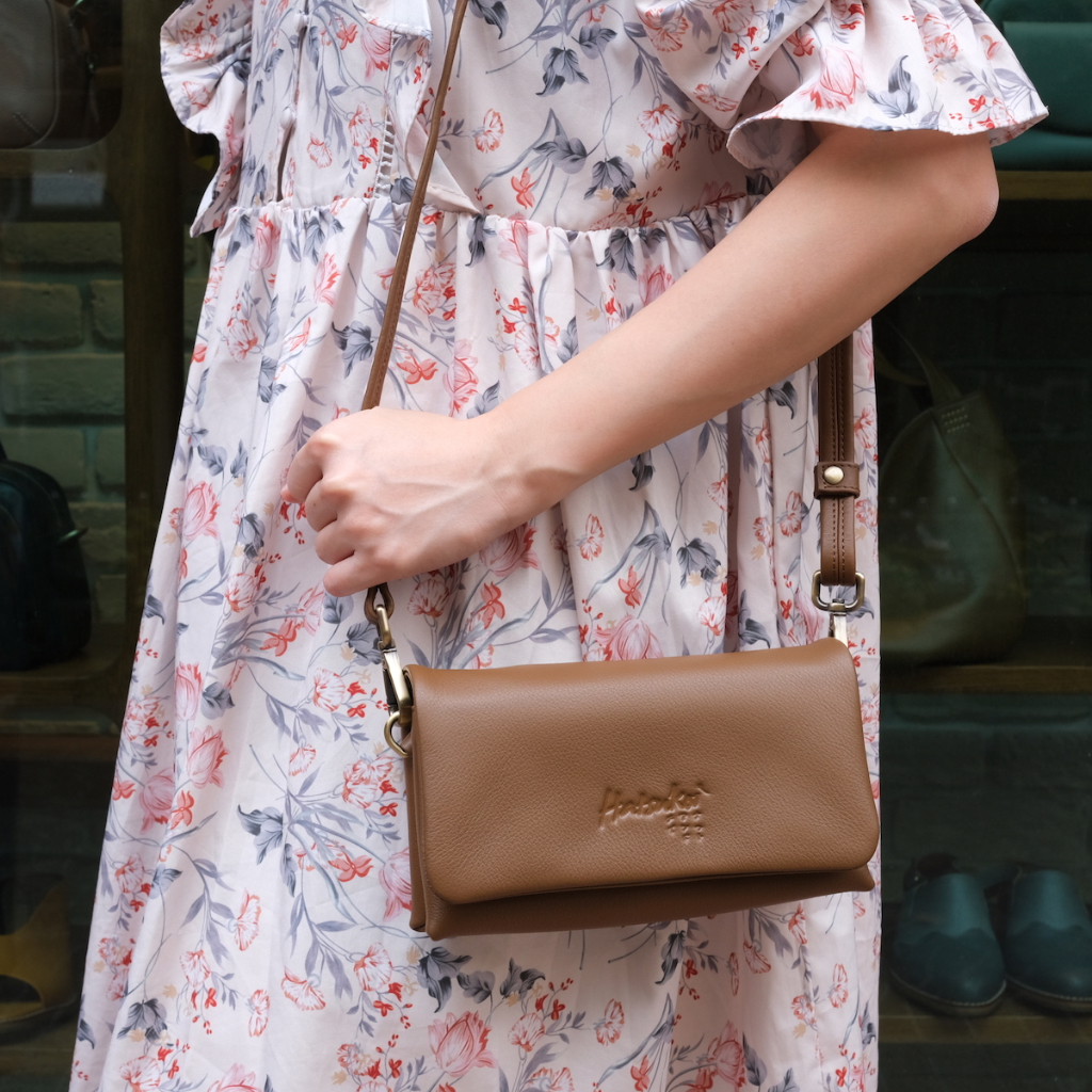 ❤️ใกล้หมดแล้ว! กระเป๋าสตางค์สะพายได้ สไตล์ Clutch น่ารักมากๆๆ ใบนี้!!❤️กระเป๋าหนังแท้รุ่น Isogi (Hat