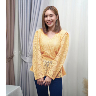 SOF เสื้อลูกไม้ ผ้านิ่มใส่สบายตัว อก S M L XL XXL สีเหลือง แขนยาว แบบประยุกต์ ดูหรูทันสมัยมาก รุ่นคอปีน Blouse