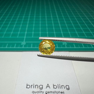 บุษราคัม 1.28 ct (siam yellow sapphire) ขนาด 6.0x3.9 มม. พลอยไทย เผาเก่า สีเหลืองทองสวยมากๆ