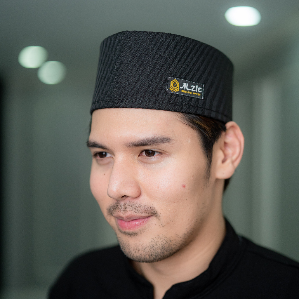 หมวกมุสลิมชายหรือหมวกอิสลามกะปิเยาะห์ทรงลายปักทอง ทรงเจ้าบ่าว สวยเนื้ออย่างดีไว้สำหรับใส่ละหมาด  คละลาย GA23 รุสมีนี