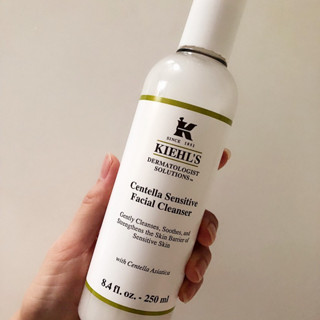 AUG02 ส่งฟรี Kiehl’s Centella Sensitive Facial Cleanser 250ml  ผลิตภัณฑ์ทำความสะอาดผิวหน้าสูตรอ่อนโยนเพื่อผิวบอบบาง