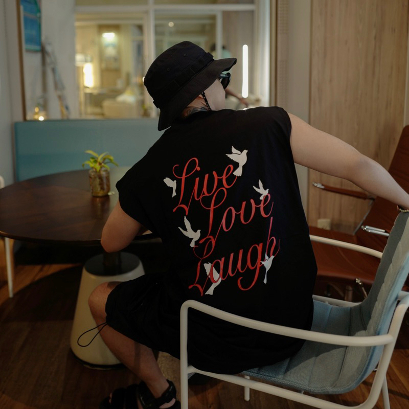 QCLOTH เสื้อแขนกุด : Live Laugh cotton