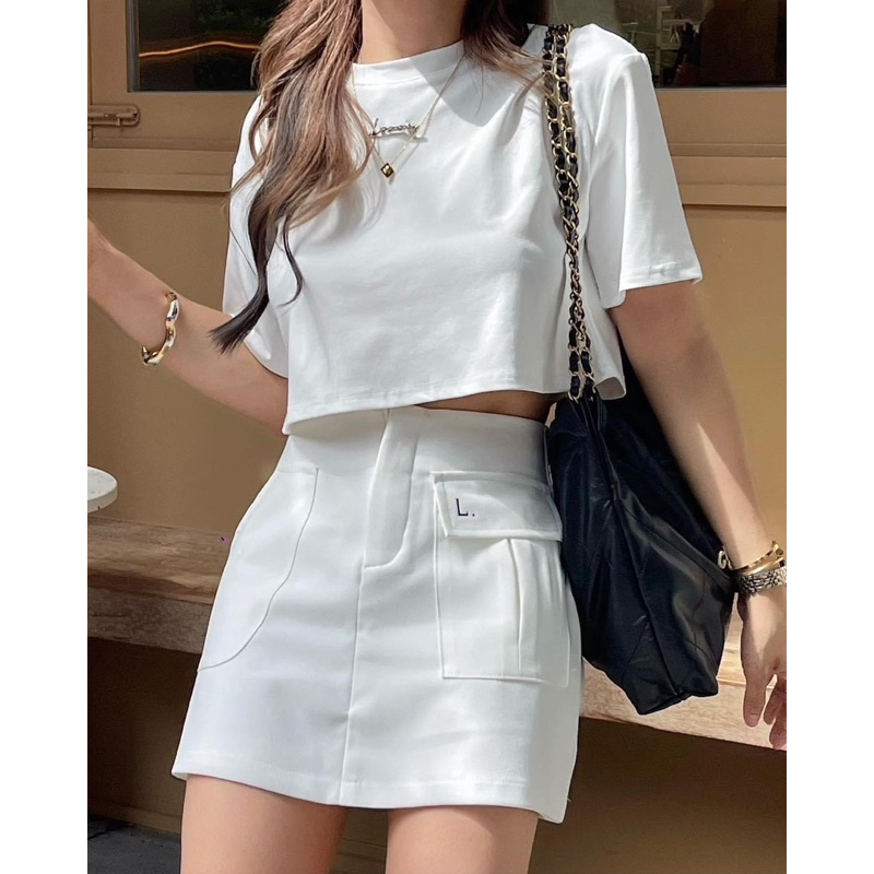 (ของใหม่ พร้อมส่ง) Loonnystore เสื้อครอปรุ่น Eve Crop Shirt