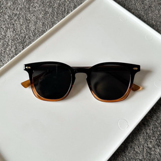 ORANGANO | แว่นตาเลนส์กันแดด 80s sunglasses (เฟรมสีทูโทน เลนส์สีดำ)