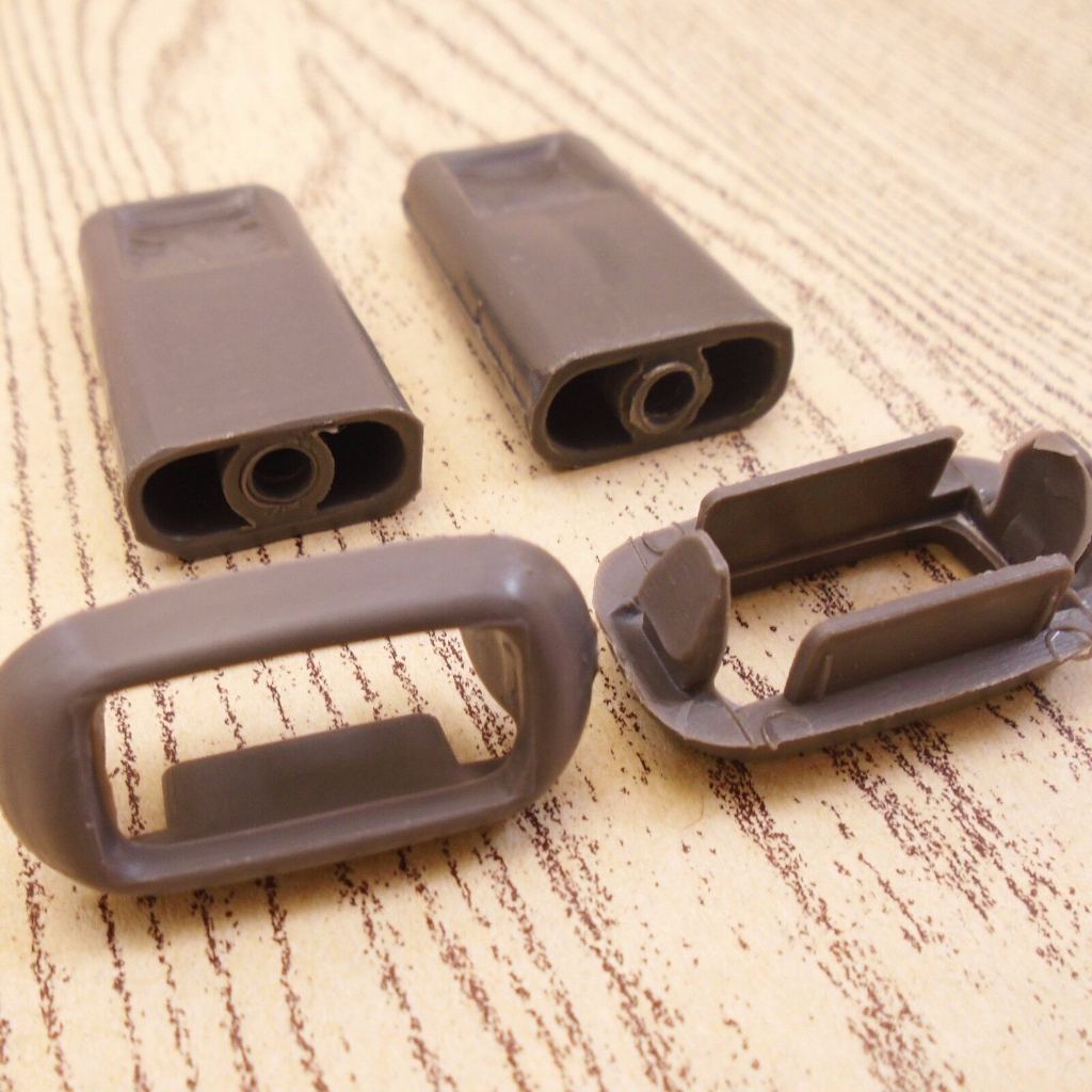 T/T HILUX PICKUP LN50 LN56 LN60 MK2 84-88 86 GREY 2x DOOR LOCK KNOB SURROUND