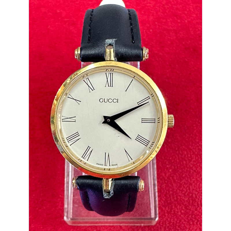 GUCCI Quartz ตัวเรือนทองชุบ นาฬิกาใส่ได้ทั้งผู้ชายและผู้หญิง มือสองของแท้