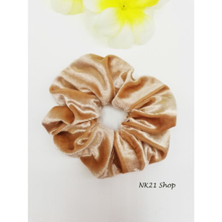 NK21 โดนัทรัดผม หนังยางรัดผม สีน้ำตาลอ่อน Velvet Scrunchies, brown Scrunchies,Scrunchy,Hair accessories,Elastic hair tie