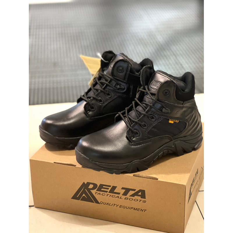 รองเท้า DELTA สีดำ ถ่ายจากสินค้าจริง