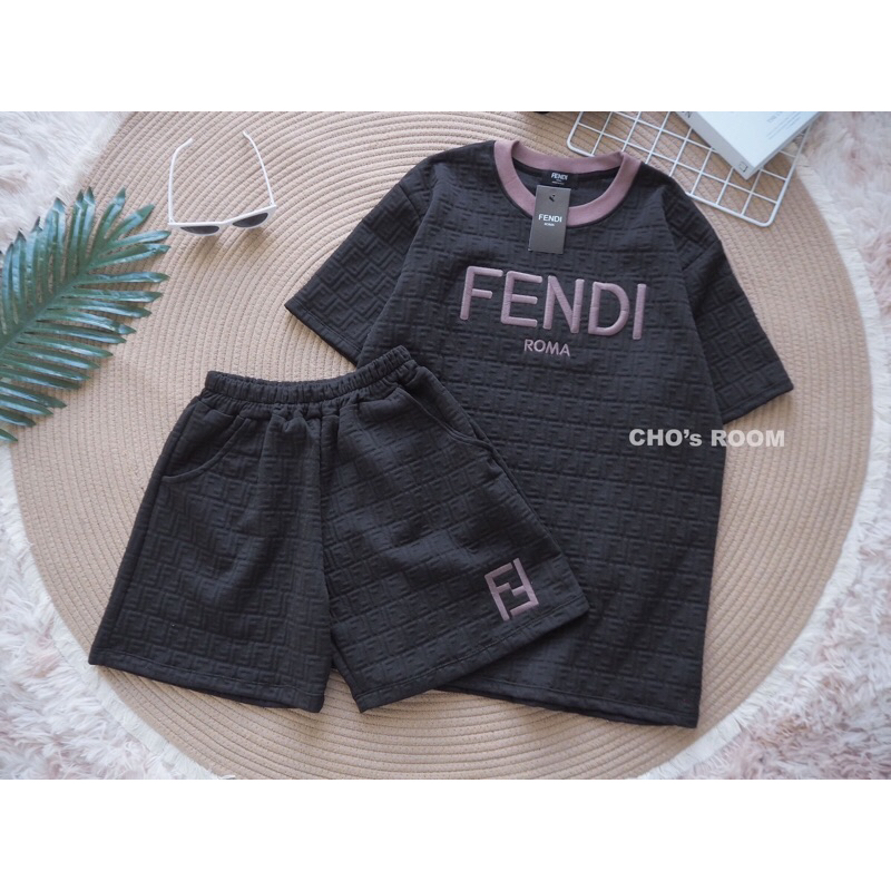 FENDI เสื้อและกางเกง