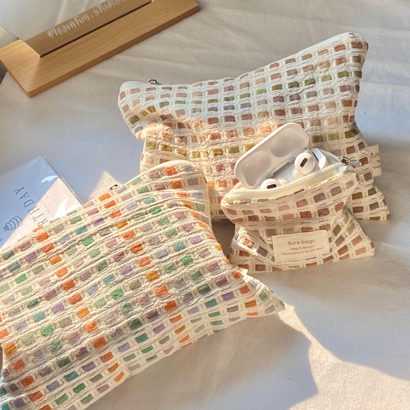 กระเป๋าซิปน่ารักๆ ลายตารางสีสันสดใส  flure.bags