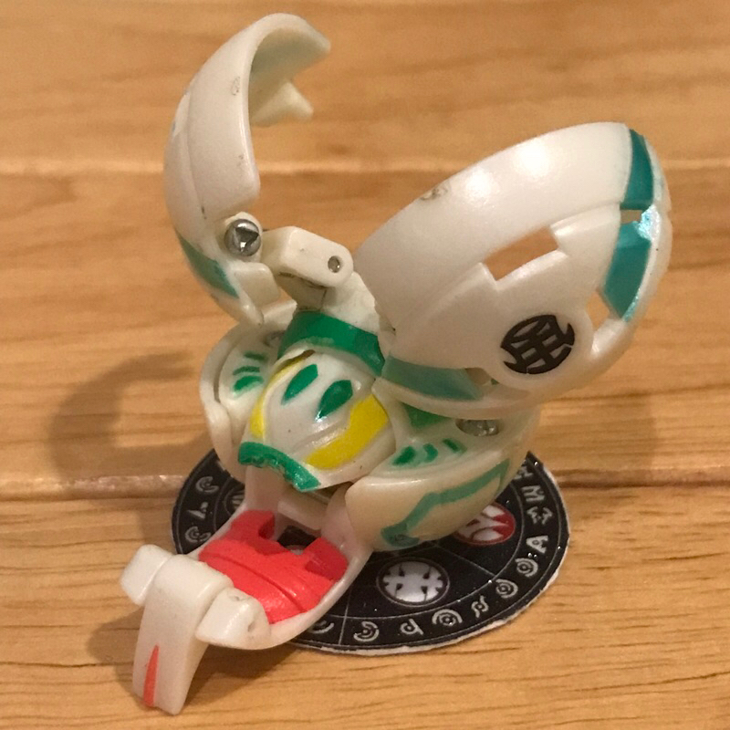 Bakugan Battle Brawlers Ventus Green Bee Striker pearl บาคุกันผึ้งลม สีมุก ขนาดบี2