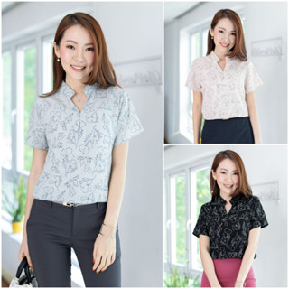 Narinari : NT2375 Notched Neckline Drawing Blouse (ใช้โค้ด NARISP9 ลดทันที 65.- เมื่อช็อปครบ 500.-)