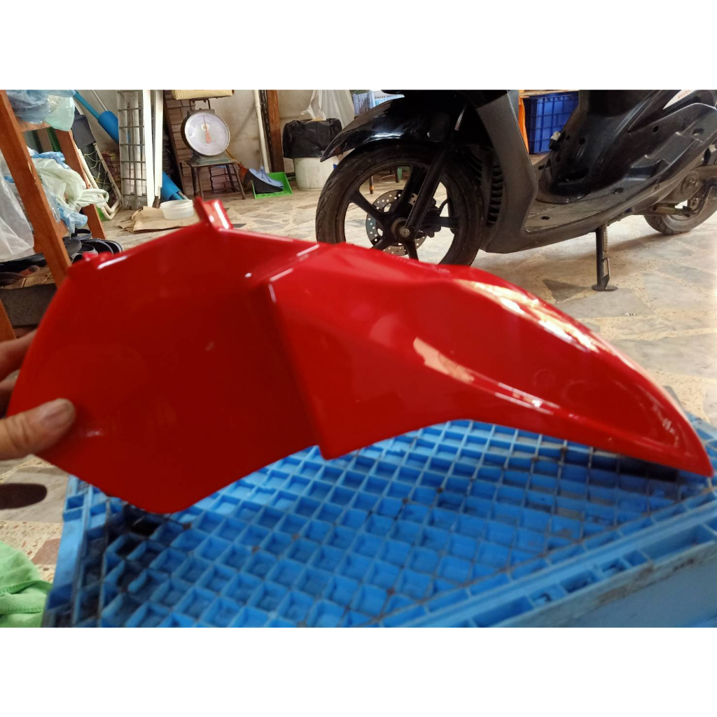 บังโคลนหน้าYAMAHA Mio 125สีแดงใหม่แท้  แท้ใหม่ขายโล๊ะ สินค้าค้างสต๊อกขายลดราคา