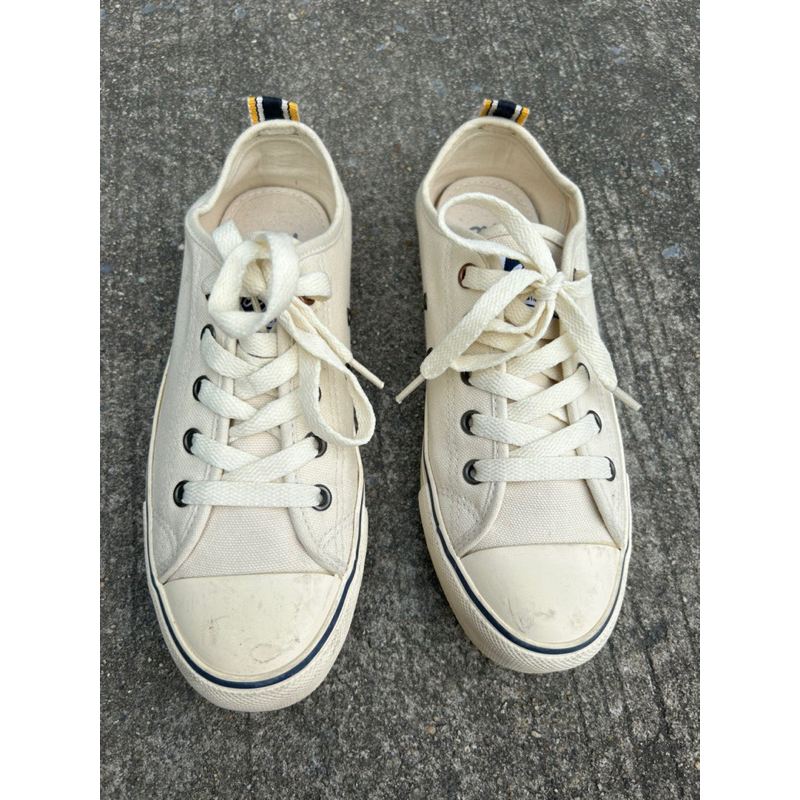 รองเท้าผ้าใบ mc ของแท้จากช็อป