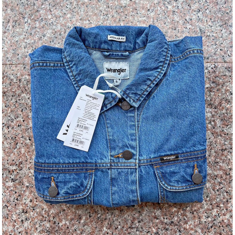 Wrangler แจ็คเก็ตใส่ได้ทั้งชายและหญิง สียีนส์ฟอก ไม่ยืด ของแท้ 100% จากช็อปไทย ทรงโอเวอร์ไซส์ใส่สบาย Made in VIETNAM