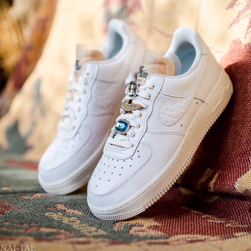 NIKE AIR FORCE 1 '07 LX