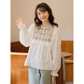 Long sleeve shirt with embroidered chest. ไม่มีไม่ได้แล้วคร้าเสื้อแขนยาวผ้าคอตตอล ดีเทลแต่งระบายช่วงอกปักดอกไม้น่ารักๆ