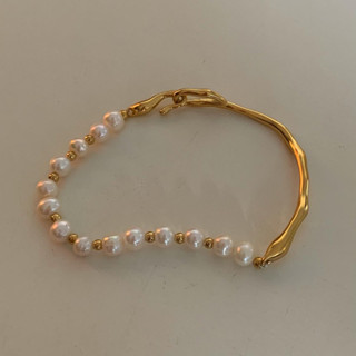 HER OBJECTIVE_HER BOLDY HALF PEARL CUFF