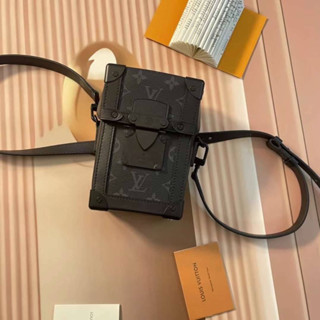 LOUIS VUITTON S LOCK WEARABLE TAURILLON MONOGRAM  งานดีสุดเทียบเเท้ตารางตรง หนังนิ่ม อยู่ทรง ทำจากหนังเเท้100%