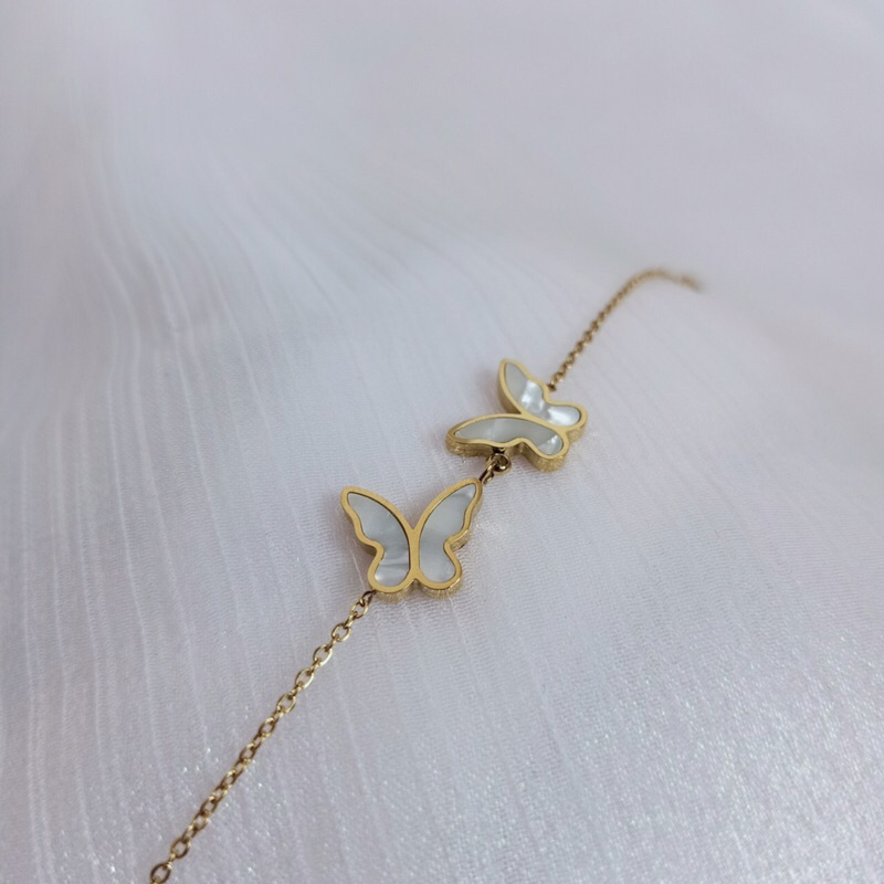 Bee Jelwery B41 สร้อยข้อมือสแตนเลส316 รูปผีเสื้อขาว ให้ความหมายที่ดี สวยมากกก 🦋