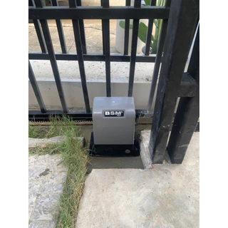 ชุดมอเตอร์ประตูรีโมท BSM AC กล่องสีฟ้า 370W 1000 Kg. ***ชุดนี้ไม่รวมเฟืองสะพาน หากต้องการรบกวนสั่งแยก***