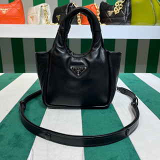 Prada Small padded Prada Soft nappa-leather bag(Ori)เทพ 📌size 18x15.5x10 cm. 📌สินค้าจริงตามรูป  งานหนังแท้คุณภาพดี