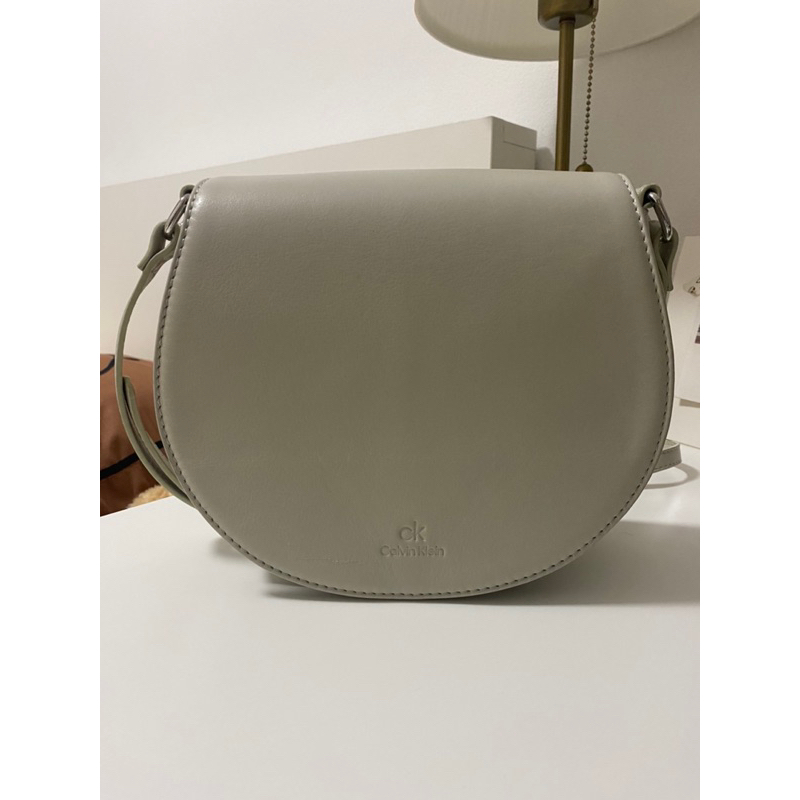 Calvin klein กระเป๋าสะพายข้างมือสองของแท้