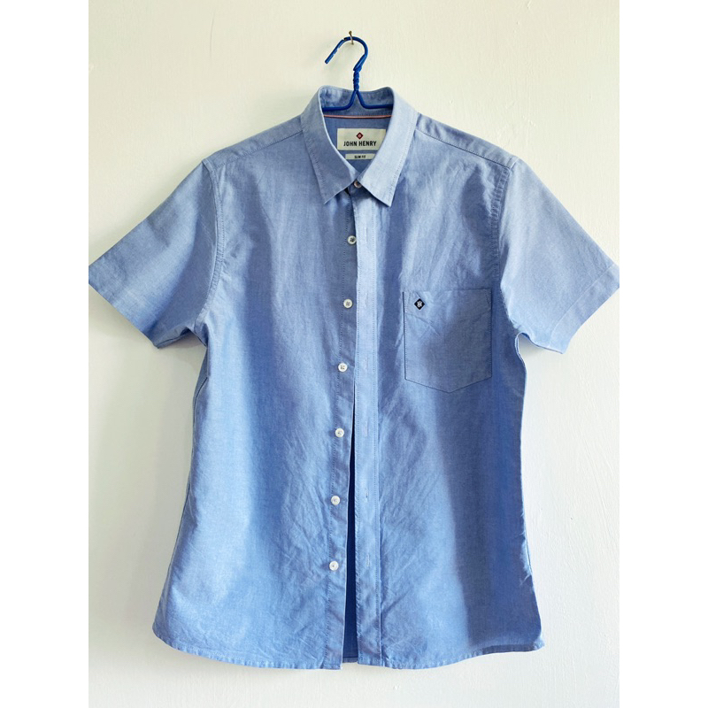 เสื้อเชิ๊ตแขนสั้น ยี่ห้อ john henry สีฟ้าอ่อน สภาพดีมาก