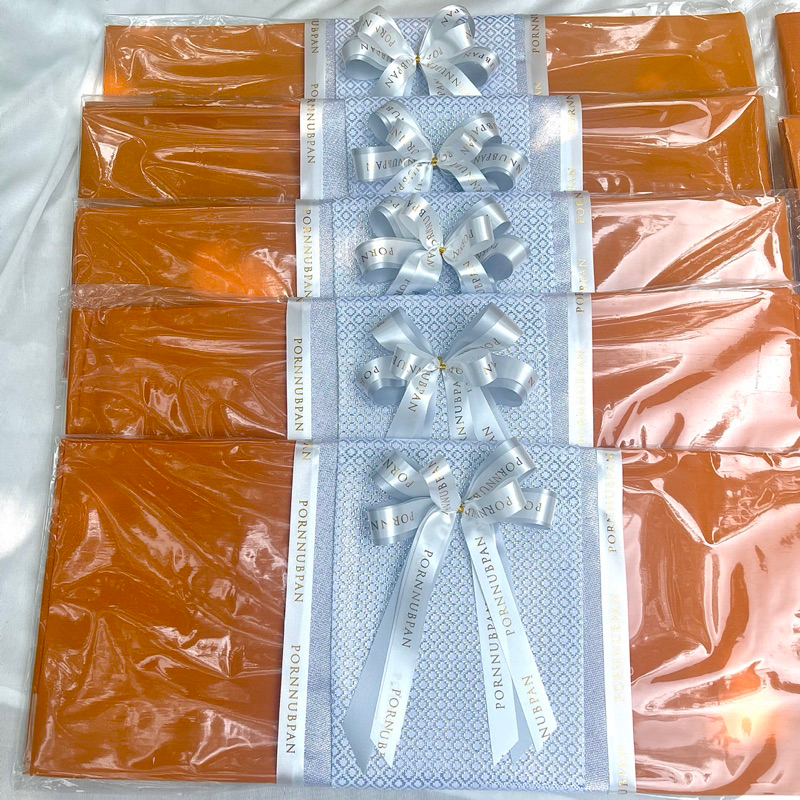 ผ้าอาบน้ำฝน - ผ้าสบง เนื้อผ้าโทเรหนาอย่างดี พร้อมตกแต่งผ้าไทยสีเงิน หรือสีทอง