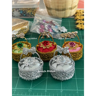 ตะกร้าคุณนายเหรียญโปรยทานริบบิ้นกากเพชรแพ็คละ10 ชิ้น