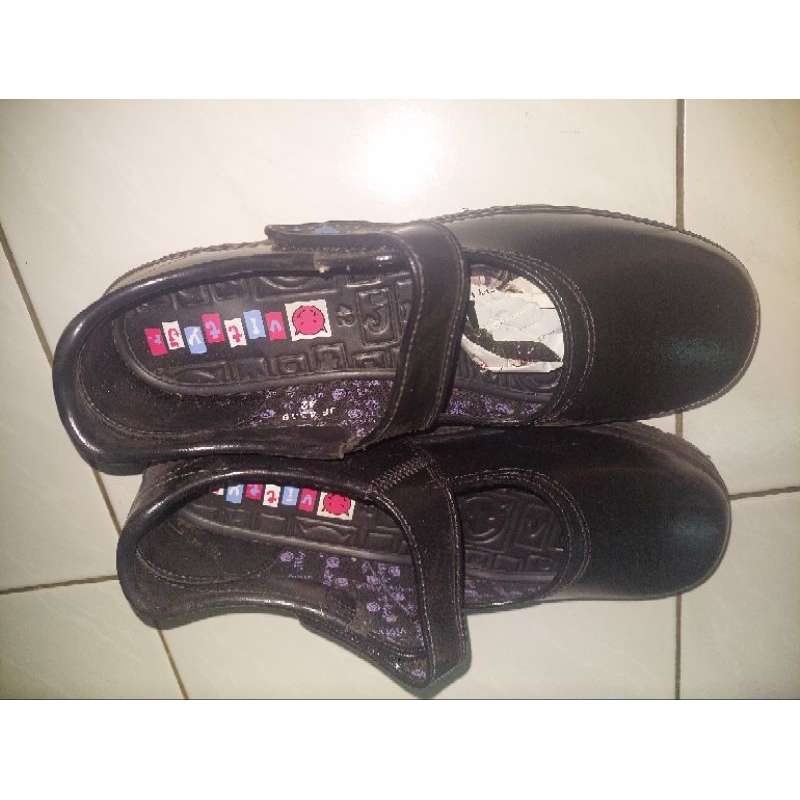 รองเท้านักเรียนหญิง Catcha Size 42