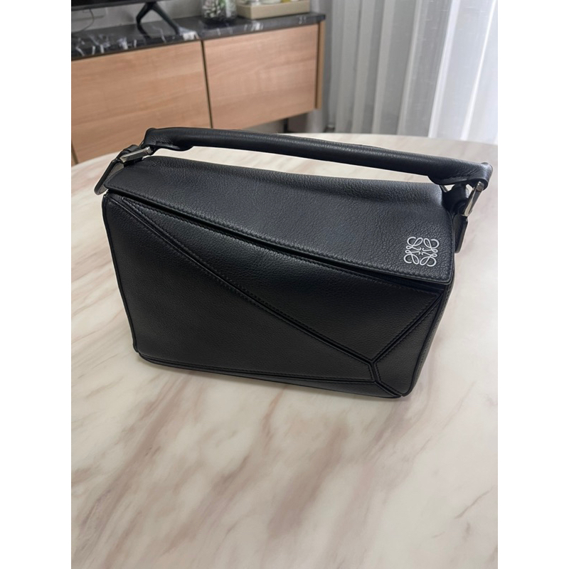 [มือสอง] [ขายแล้ว] กระเป๋า Loewe Small Puzzle Bag สีดำ สภาพดี ของแท้
