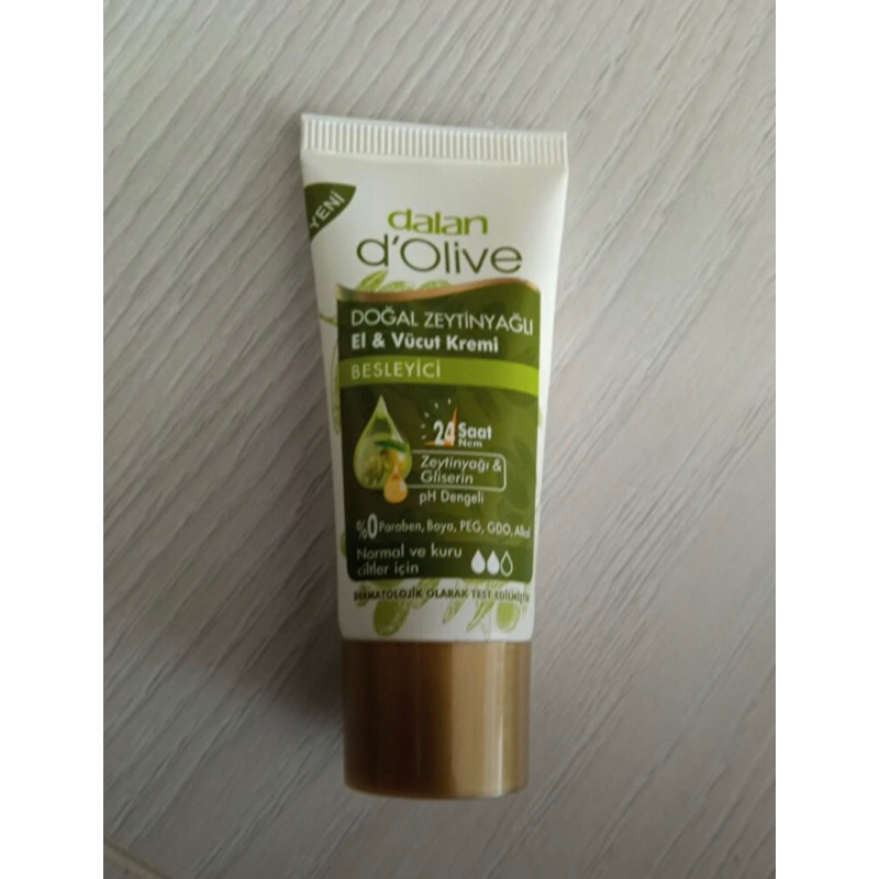 Dalan d'Olive Moisturizing Hand and Body Cream ครีมบำรุงมือ ผิว สูตรน้ำมันมะกอก ขนาดพกพา 20 ml