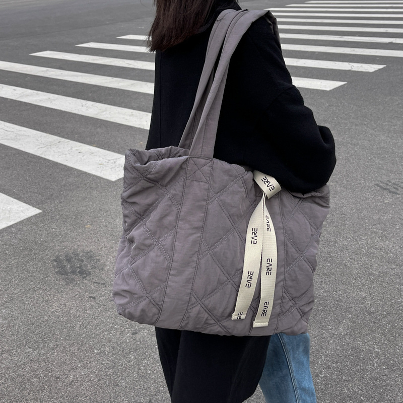 Mousoon กระเป๋าโท้ทผู้หญิงความจุขนาดใหญ่ Simple Travel Rhombus Cotton Shoulder Tote Bag