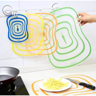 เขียงพลาสติก งอได้ รูปแบบน่ารัก สุ่มสี ไซซ์ใหญ่ เล็ก [CC]