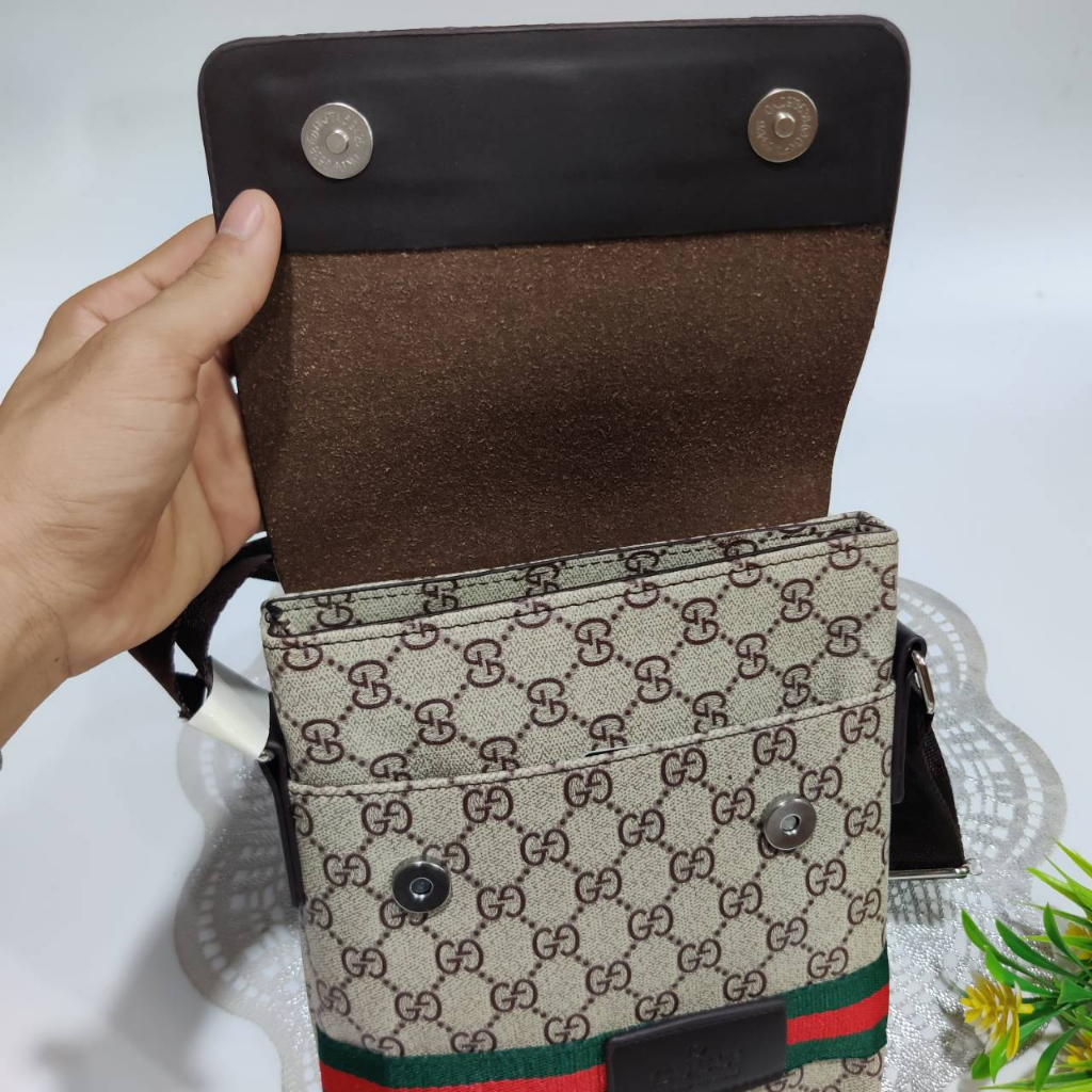 🔥NEW‼️🅰️ 💁🏻‍♀️กระเป๋ากระเป๋าสะพายข้างสำหรับผู้ชา'ขนาด 8'นิ้วความสูง 8.5อุปกรณ์การ์ดถุง+ผ้า