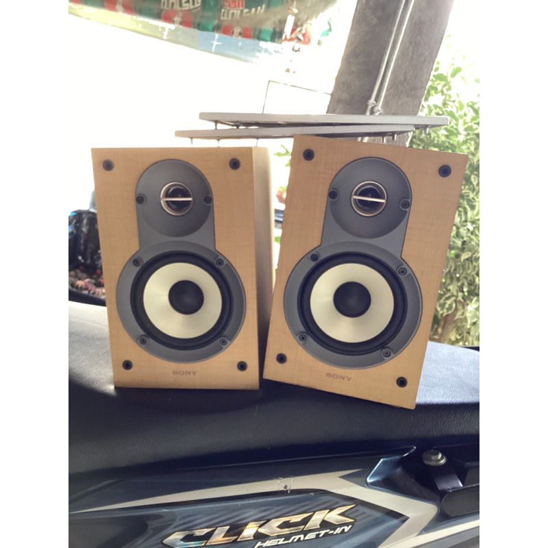 ลำโพงsonyหนึ่งคู่สวยๆ