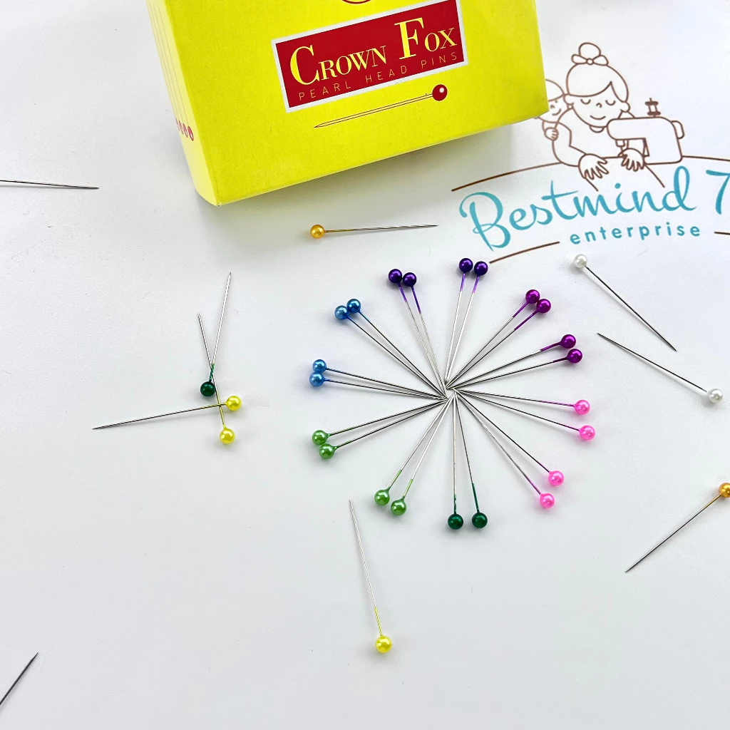 เข็มหมุดประมาณ 350 ตัว มี 9 สี