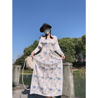 Korean🧧 ชุดเดรสยาว ลายดอกไม้โทนฟ้าอมม่วง สายเดี่ยวแบบผูกโบว์ (ไม่รวมเสื้อคลุม)