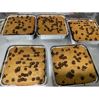🍫🍪อเมริกันบรูคกี้ เนื้อฟัจด์บราวนี่ด้านล่างและซอฟคุกกี้ช๊อกชิพด้านบน