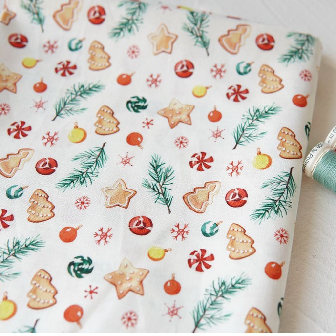 ผ้าคอตตอน 100% ผ้าเมตร งานเกรดพรีเมียม หน้ากว้าง 140 เซนติเมตร หรือ 55 นิ้ว พิมพ์ลายคริสต์มาส