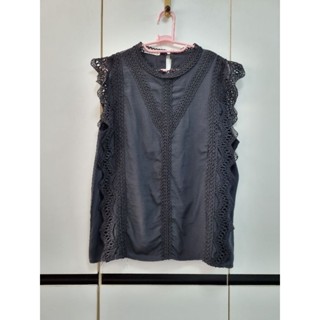 2nd เสื้อแขนกุด แต่งด้วยผ้าลูกไม้ ผ้าโทนสีดำ