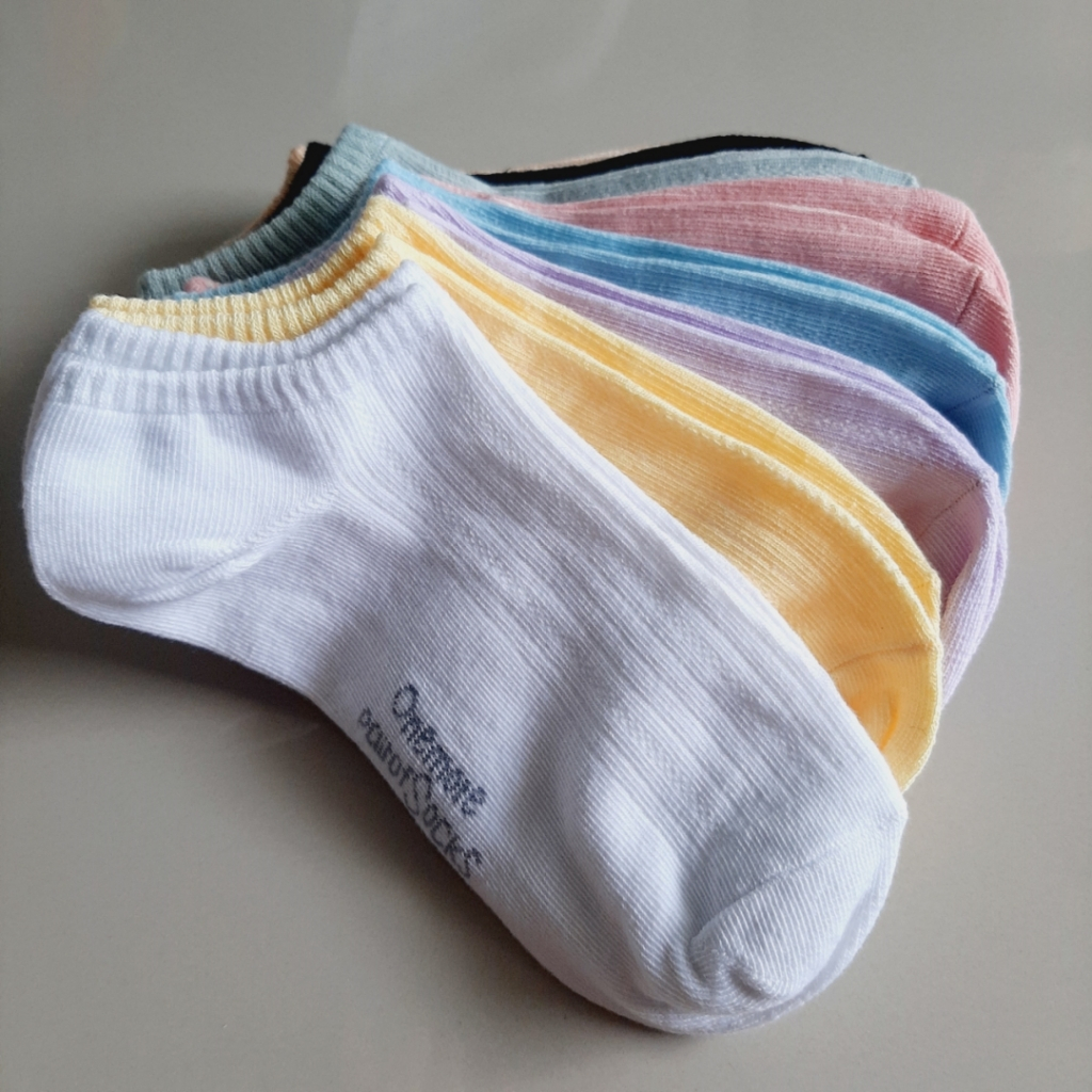 ถุงเท้าผู้หญิงสไตล์เกาหลี คุณภาพดี ความยาวเท้าไม่เกิน 24 cm.สุ่มเลือกสีด้วยใจ