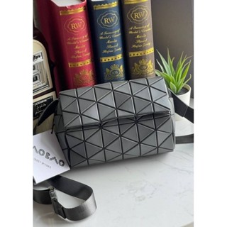 📮@1,890.-🌈🌈Wonderland Sale 9.9% 🌈🌈➕🛒🛒Free EMS🛒🛒BAO BAO ISSEY MIYAKE OFF-WHITE HEXAGON MESSENGER BAG
