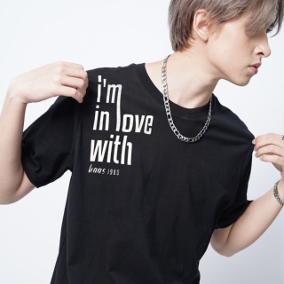 haas เสื้อยืดแขนสั้น unisex ผู้ชาย ผู้หญิง ลายสกรีน im in love SBSK2563