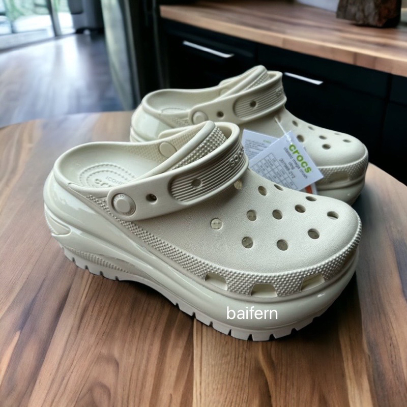 รองเท้าแตะผู้หญิง Crocs Mega Crush Clog พื้นส้นสูง งานดี มี 35--40