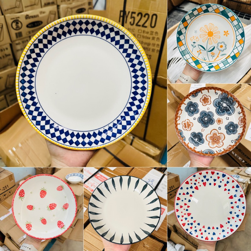 (ลายใหม่ขายดี)‼️จานเซรามิคกระเบื้อง ขนาด 8 นิ้ว🍓เข้าไมโครเวฟได้100% เคลมแตกได้✅