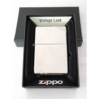 ZIPPO 267 VINTAGE LOOK  STREET CHROME  สีเงินผิวโครเมี่ยม  ทรงเหลี่ยมขีดมุม ย้อนยุคปี1937 ตูดตัน   ของใหม่ ของแท้