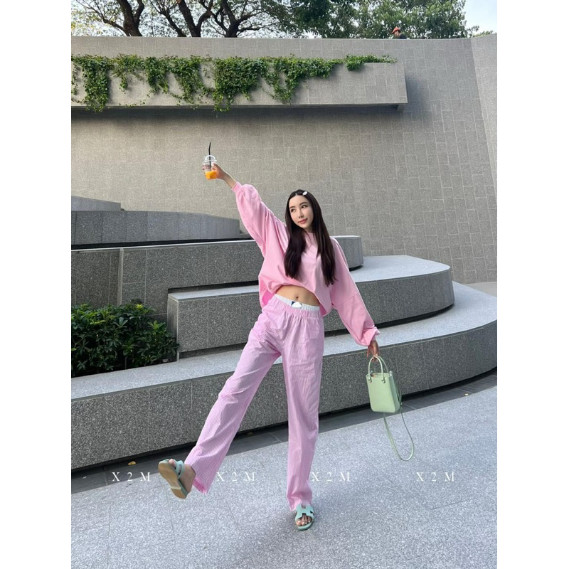 New กางเกงชมพูลายริ้ว Alexander Wang จากร้าน X2M Market Closet